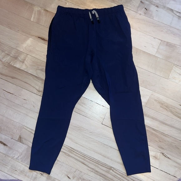 Men’s Fabletics Joggers​ - Picture 2 of 3